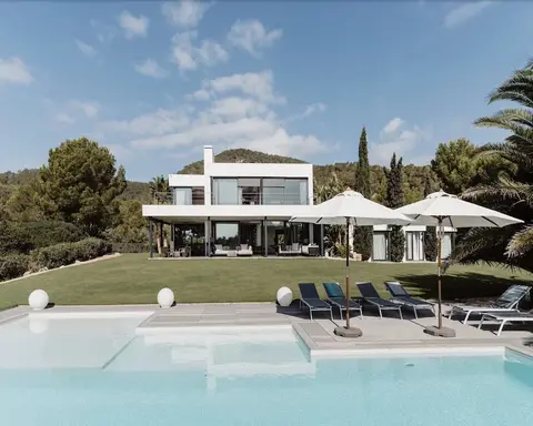 Modern Villa With Minimalistic Decor
