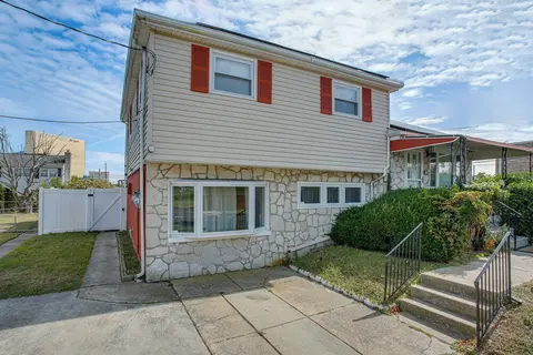 2 Mi to Boardwalk: Spacious Atlantic City Home!