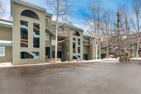 Riverside Condos C102 by Avantstay Condo Close To Downtown, Town Park & Ski Lift #8