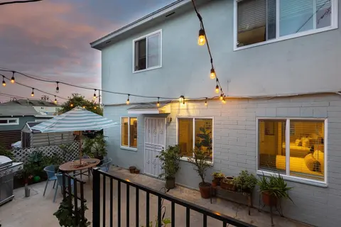 Grant Hill 2 Unit Buyout by Avantstay 7 BR 2 Unit Home w/ Patio
