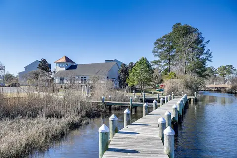 Millville Abode - Dock & Pool Access, Near Beaches