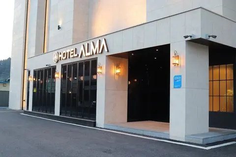 Alma Hotel