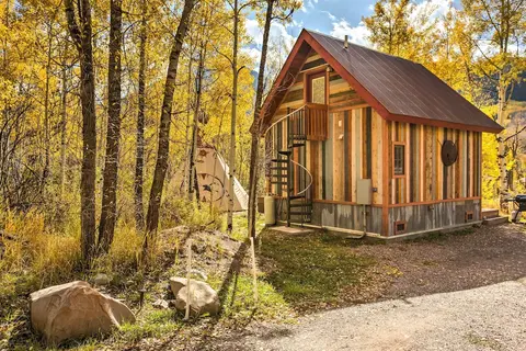 Colorful Cabin w/ Teepee, Fire Pits & Mtn Views!