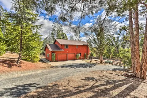 Pet-friendly Escape w/ Game Room & Fire Pit!