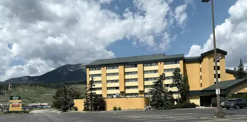 Mountain Valley Inn & Suites