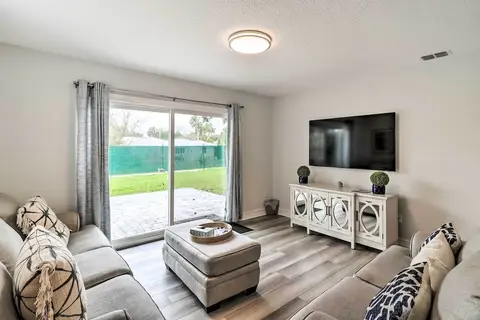 Charming Florida Home, Half-mile to Beach!