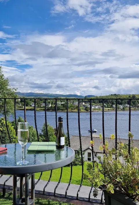 The Lochnell Arms Hotel