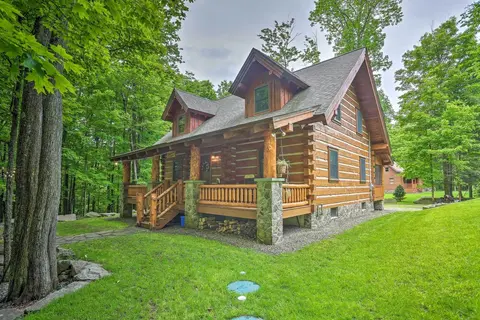 Lake Wallenpaupack Cabin w/ Shared Pool!