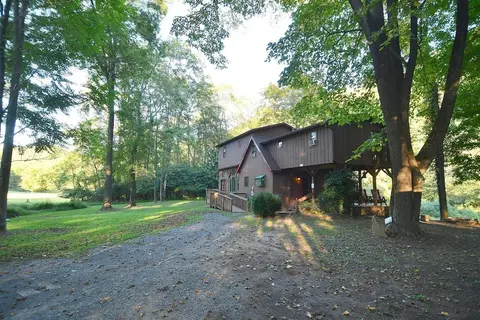 River Time Cabin -time Floats Away!
