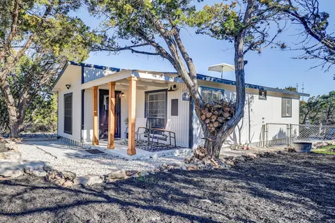 Awesome Canyon Lake Home: Rooftop Deck & Fire Pit!
