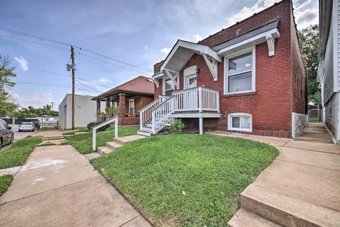Family-friendly St Louis Home < 6 Mi to Dtwn!