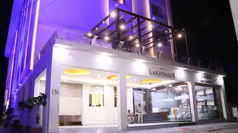 Hotel Lakhdatar