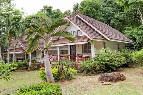 Lanta​ Village​ Resort