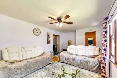 South Burlington Home w/ Seasonal Pool!
