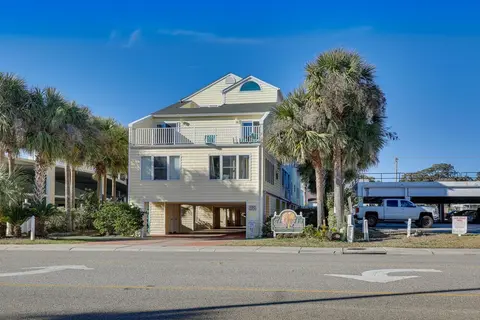 Walk to Ocean: 'beachwalk Bungalow' w/ Pool Access