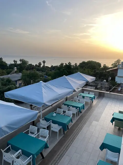 Beachway Hotel Side