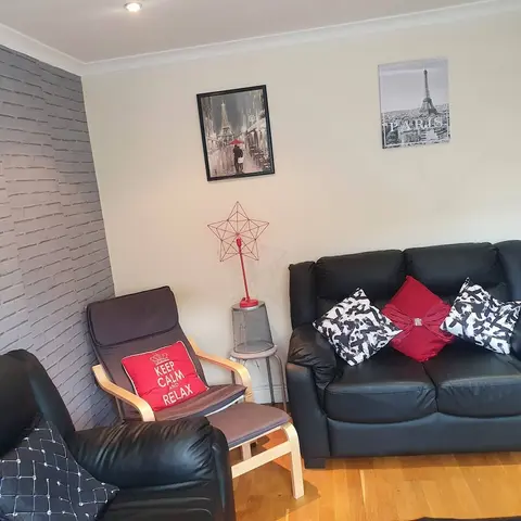 Pretty 4 Double Bedroom Home With 3 Bathrooms