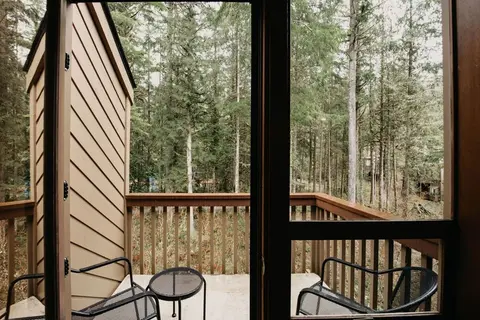 57sw - Fireplace - Wifi - Sleeps 6 2 Bedroom Home by RedAwning