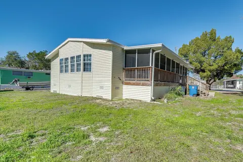 Waterfront Weeki Wachee Home w/ Fire Pit!