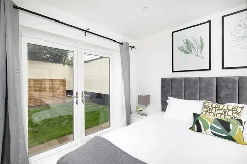 Skyvillion -vineyard Court- Enfield 1-bed Wgarden