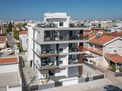 Sanders Evolution 2 Nice 2 Bdr Apt With Balcony