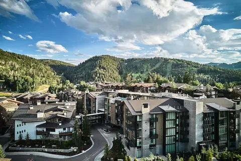 Goldener Hirsch, Auberge Collection