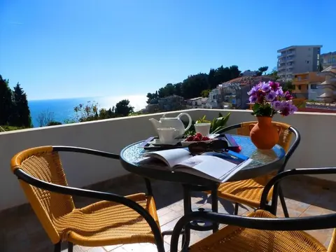 Room-studio With Sea Views and Large Ter