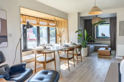 Recently Renovated Family Home Near the sea