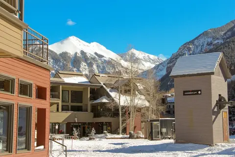 Cimarron Lodge 27 by Avantstay Ski-in/ski-out Property in Complex w/ Two Hot Tubs! Permit#10026
