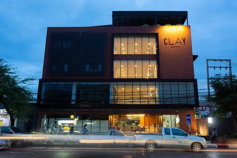 Clay Udonthani
