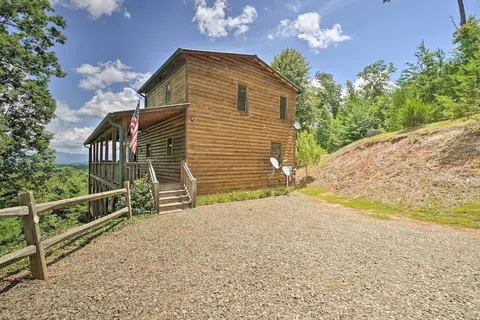 Hiwassee Hideaway' Cabin w/ Mountain Views!