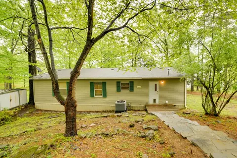 Kentucky Lakeside Home w/ Deck - 20 Mi to Lbl!
