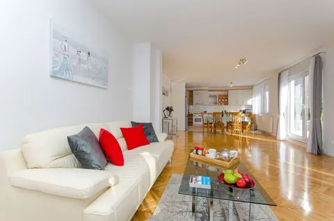 Cozy & Bright Apartment in the Center of Granada. Reyes Católicos