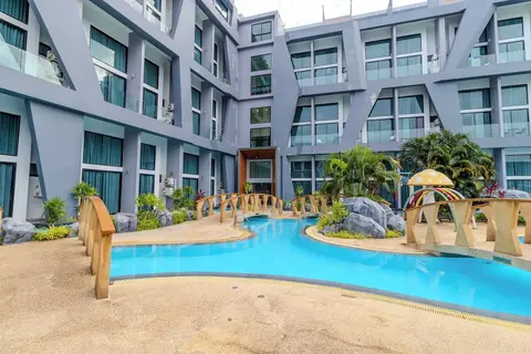 Pool view stay with great amenity C249