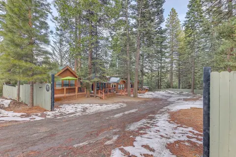 Peaceful Lake Almanor Hideaway, Fish, Hunt + Hike!