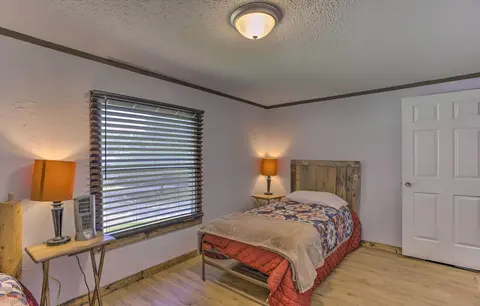Cozy Mead Home w/ Grill & Patio: Nearby Lake!
