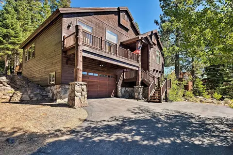 Truckee Escape w/ Hot Tub Near Ski Resorts