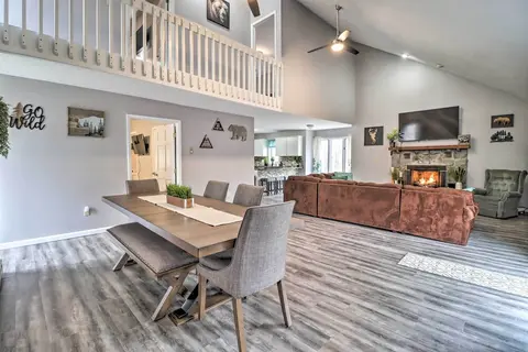 Cozy Poconos Escape: Pool Access & Pet-friendly!