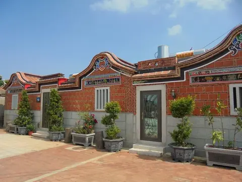 Antique Courtyard B&B