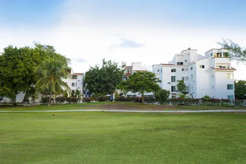 Las Gaviotas Hotel & Suites