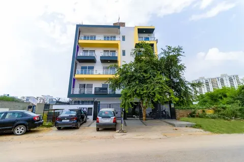 Tipsyy Inn Suites 007
