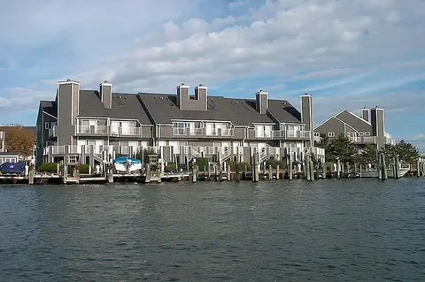 Harbour Island 79J 3 Bedroom Townhouse by RedAwning