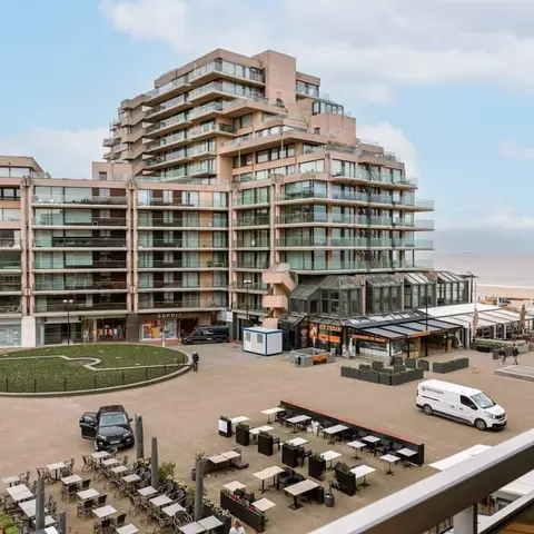 Modern Apartment in Centre With Parking