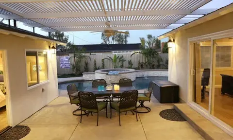 Swanky 5 bedroom 4.5 bath home (3 Master Suites)