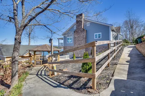 Lake Chatuge Escape: Ideal Location & Views!