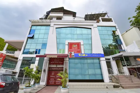 FabHotel Rajwada Palace