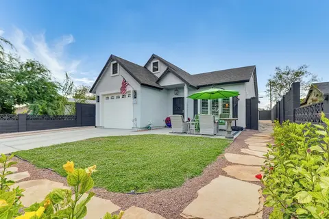 6 Mi to Dtwn Tempe: Pet-friendly Retreat w/ Yard!