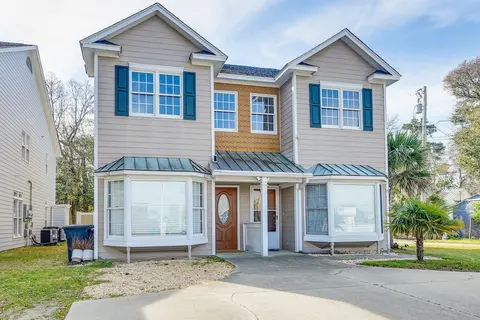 North Myrtle Beach Townhome - 1/2 Mi to Ocean!