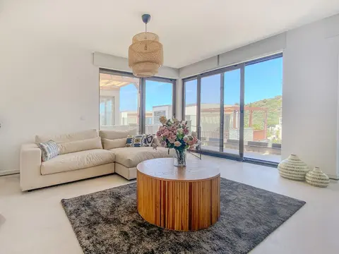 Sea View House w Balcony 3 min to Beach in Milas