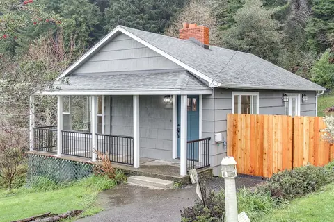 Welcoming Gardiner Home Near Oregon Dunes Rec Area